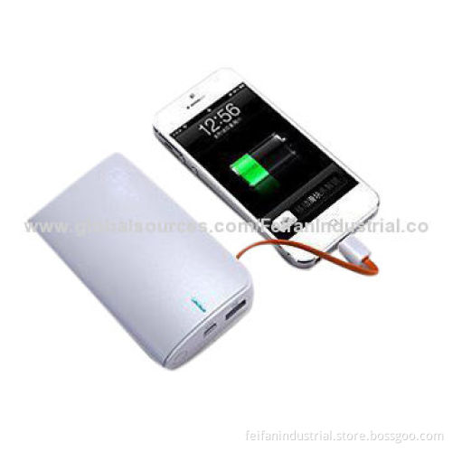 MFI Portable Mobile Power Charger with 7,800mAh Capacity